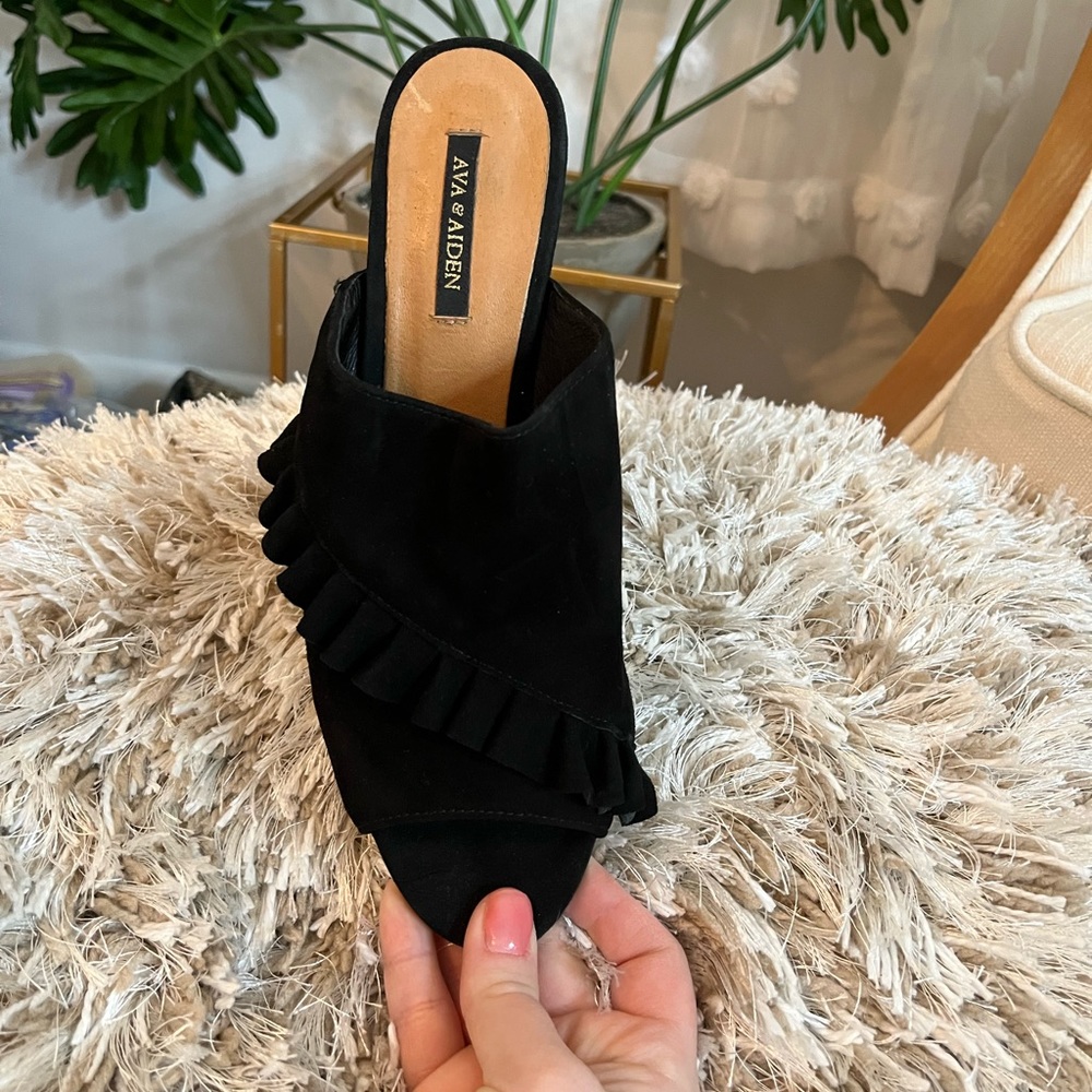 AVA & AIDEN open toe suede kitten heel sandal